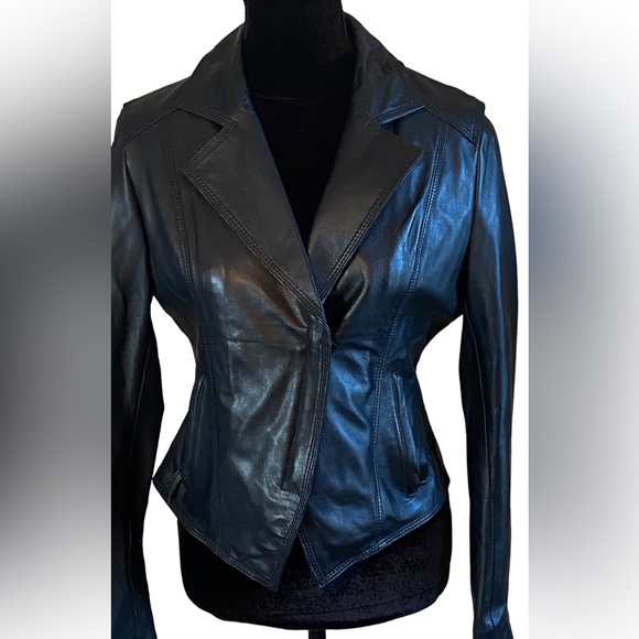 Tahari Jackets & Blazers - Tahari Moto jacket in Lambskin black sz 9/10